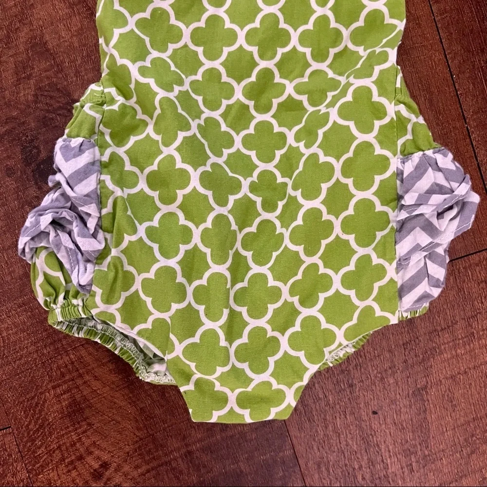 Helene’s closet one 1 piece bubble romper baby girl 9 months green gray